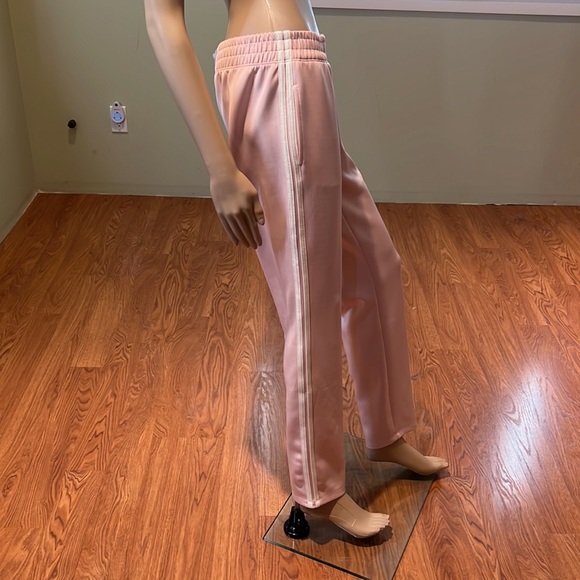 Guess Pink Sweatpants With Guess in White On Leg Size M - Picture 3 of 9